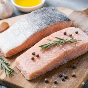 salmón trozo con piel congelado 1 kg trozos de salmón con piel congelados salmón en trozos para cocinar salmón congelado Poseidon Seafood