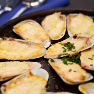 machas parmesanas 10/u congeladas machas gratinadas con parmesano machas en concha listas para hornear machas Poseidon Seafood